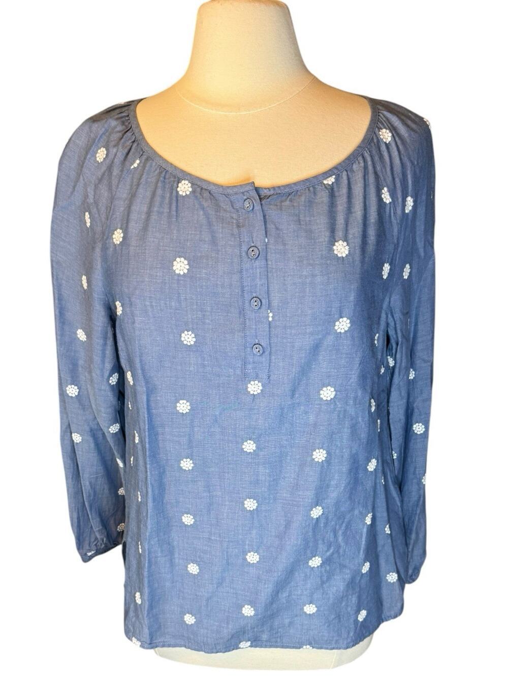 Talbots Chambray Popover Blouse Medium Blue White Embroidery Floral Cotton Shirt